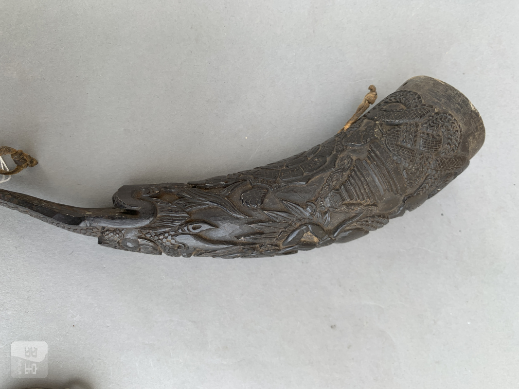 A FINE CARVED HORN MAGICAL POWDER CONTAINER - 图10